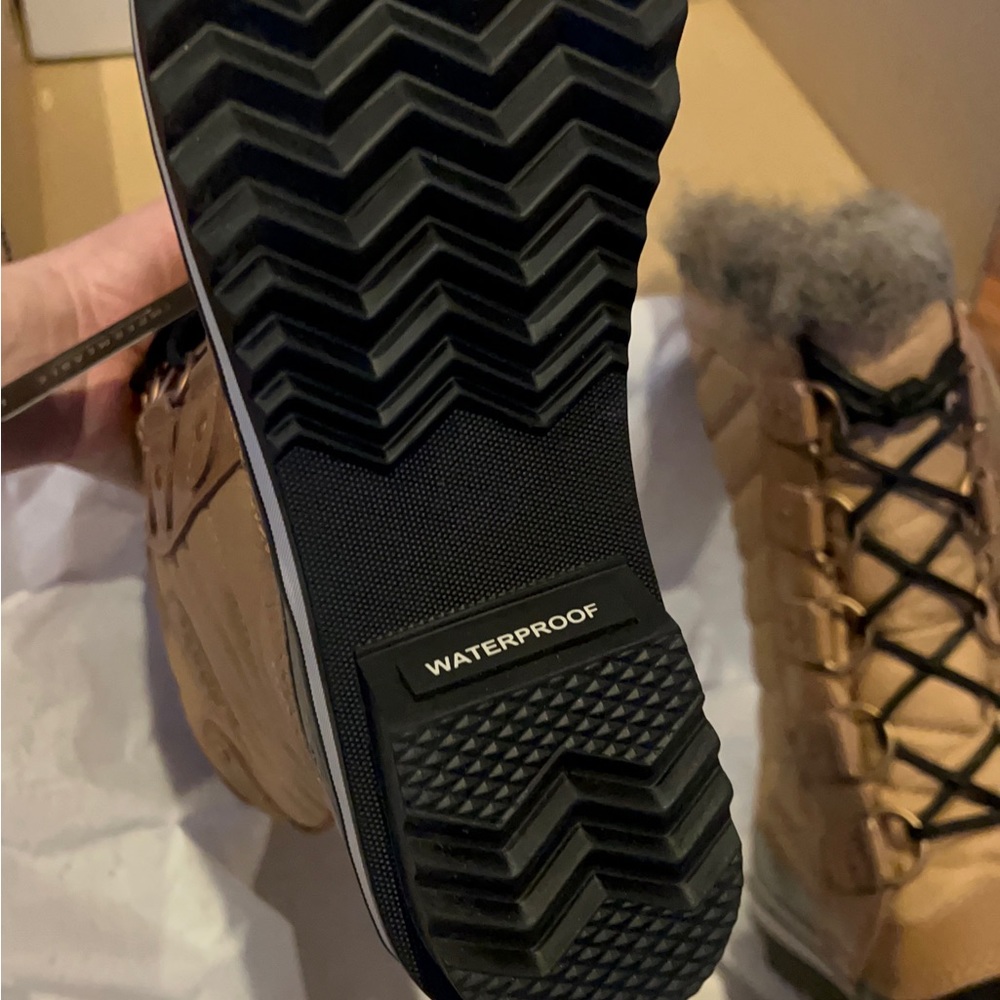 Sorel waterproof boots - Picture 9 of 9